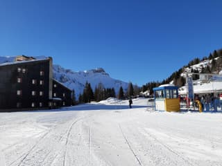 Casa AQ28 sulle piste da sci