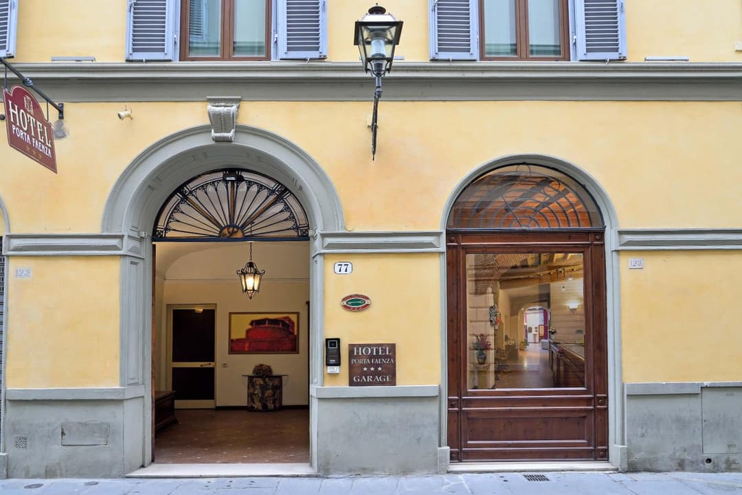 Hotel Porta Faenza — photo 1 of 57