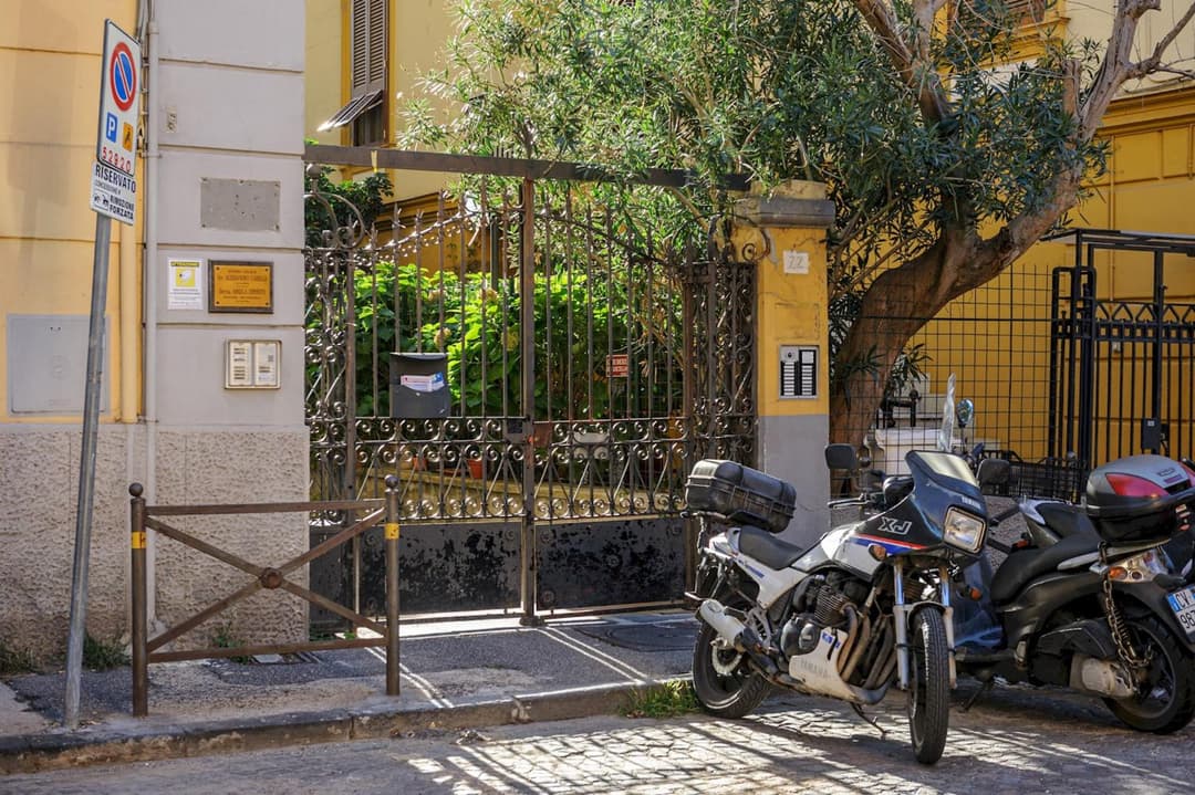 Via Aniello Falcone 72b — photo 1 of 1