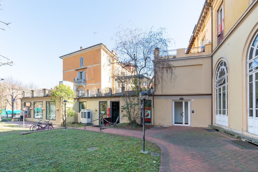 HouSmart San Mamolo 6 — photo 1 of 23