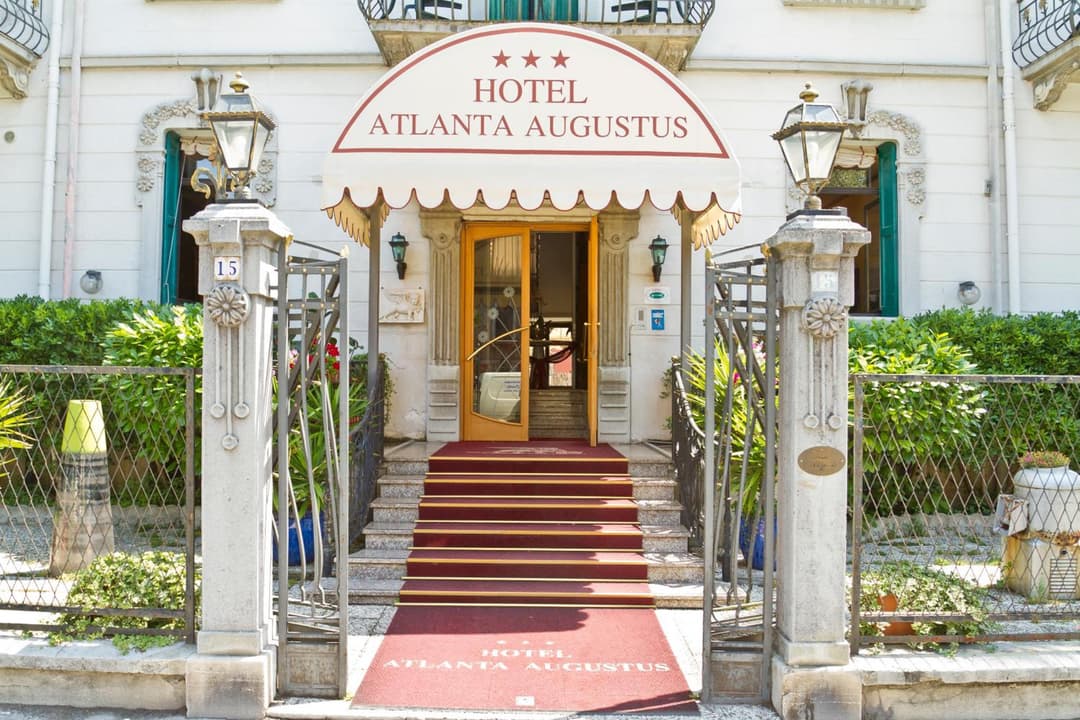 Hotel Atlanta Augustus — photo 1 of 94