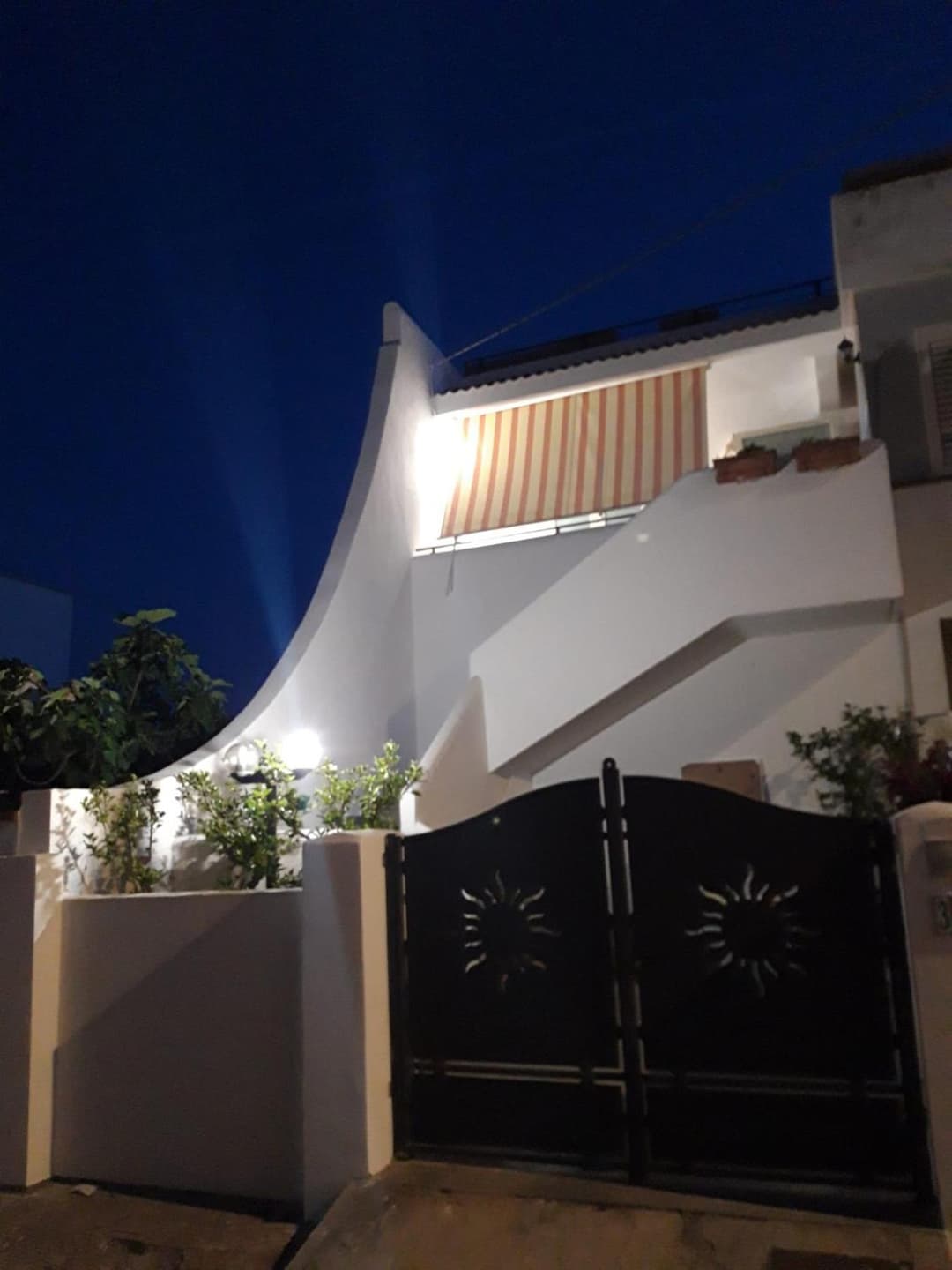 Appartamento rifinito con vista panoramica a 50 mt dal mare — photo 1 of 1