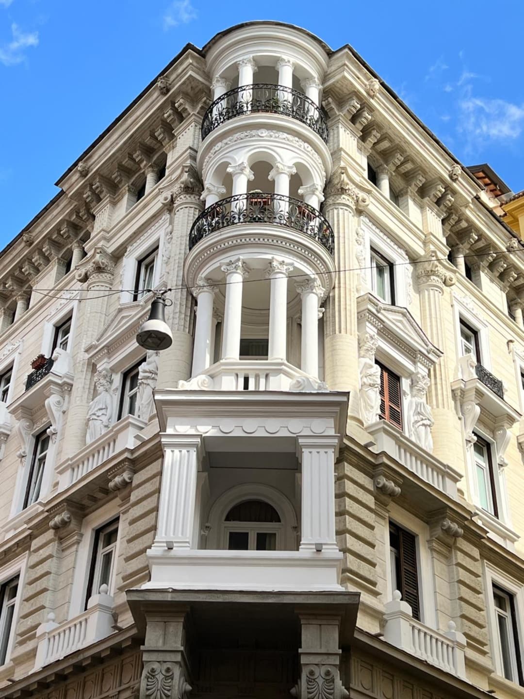 Hotel Le Petit — photo 1 of 1
