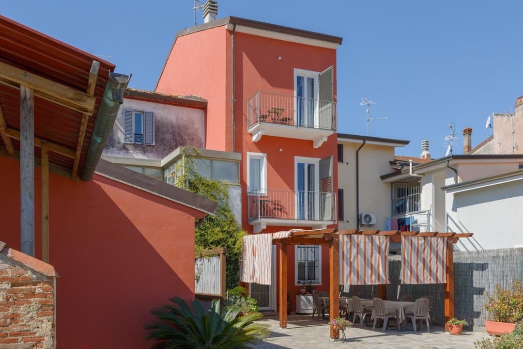 La corte dei tre — photo 1 of 28