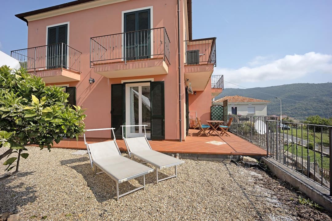 Maison Laura — photo 1 of 21