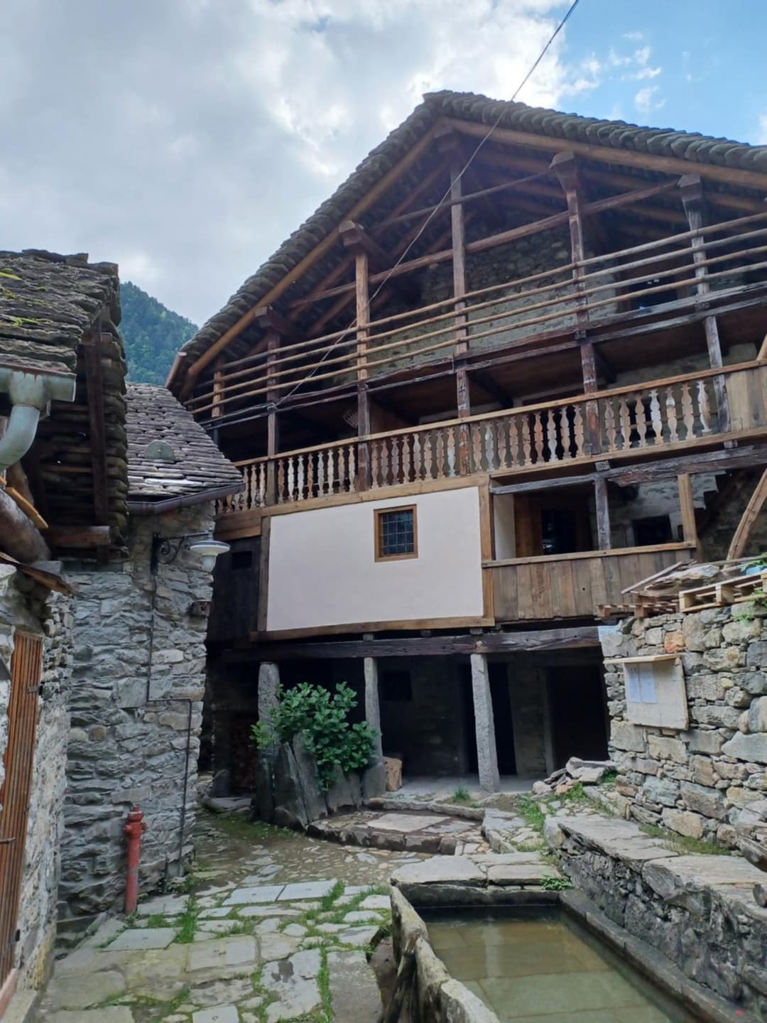 Ca' Scocc, antica casa di montagna in Valsesia — photo 1 of 46