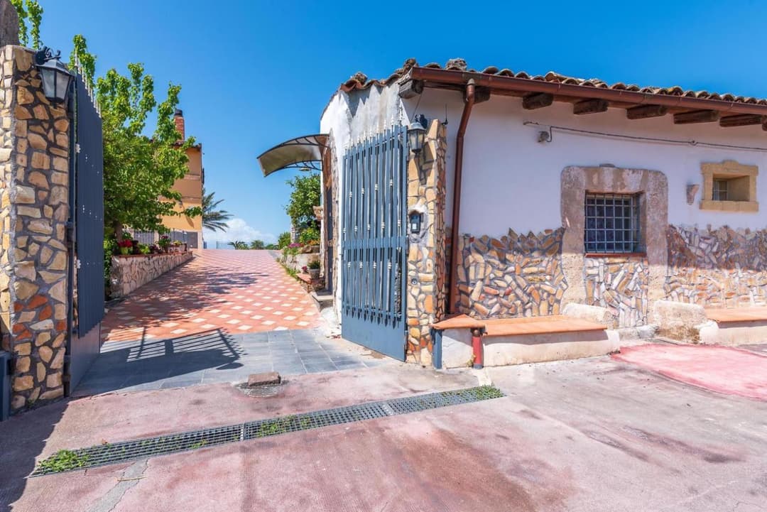 "la Casina del forno con piscina fra Catania e Siracusa " — photo 1 of 46