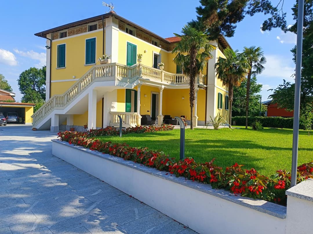 B&B VILLA PREZIOSA LAGO MAGGIORE — photo 1 of 86
