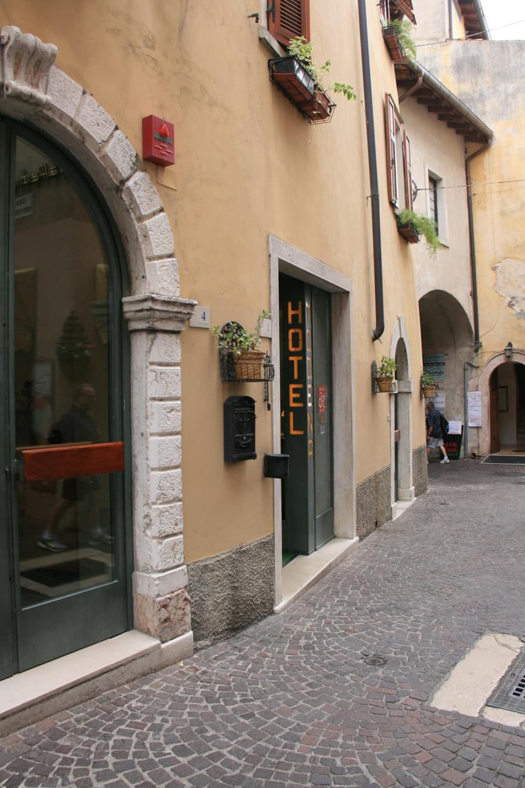 Hotel Modena old town — photo 1 of 41