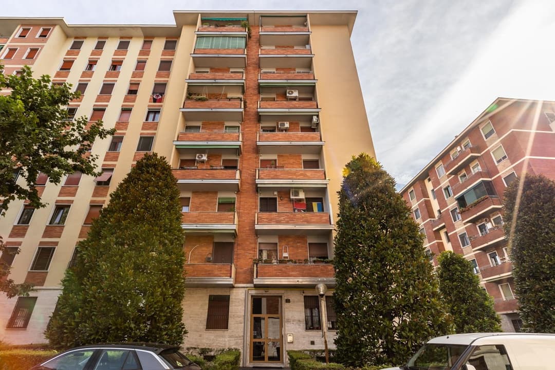 Rosselli 13 Milan Apartment — photo 1 of 61