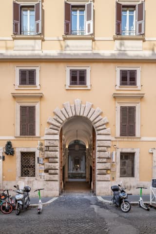 Glance in Rome