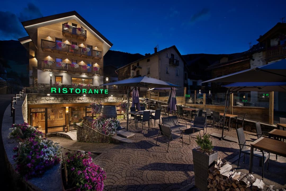 Hotel Valtellina — photo 1 of 84
