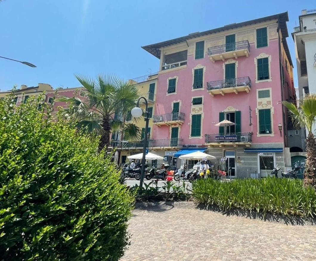 Hotel Serena — photo 1 of 98