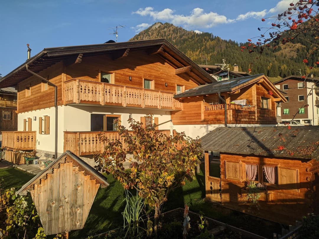Ciasa Giorgina a Pozza di Fassa — photo 1 of 13