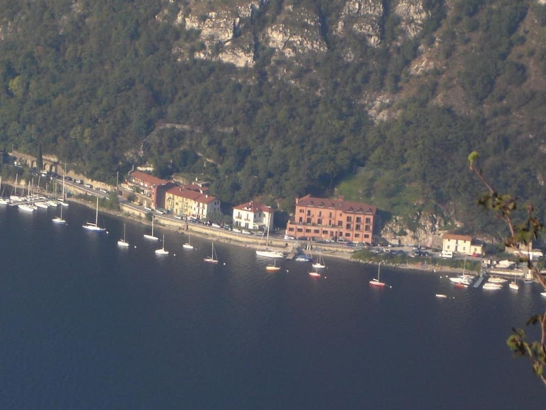 COZY LAKE COMO APARTMENTS — photo 1 of 1