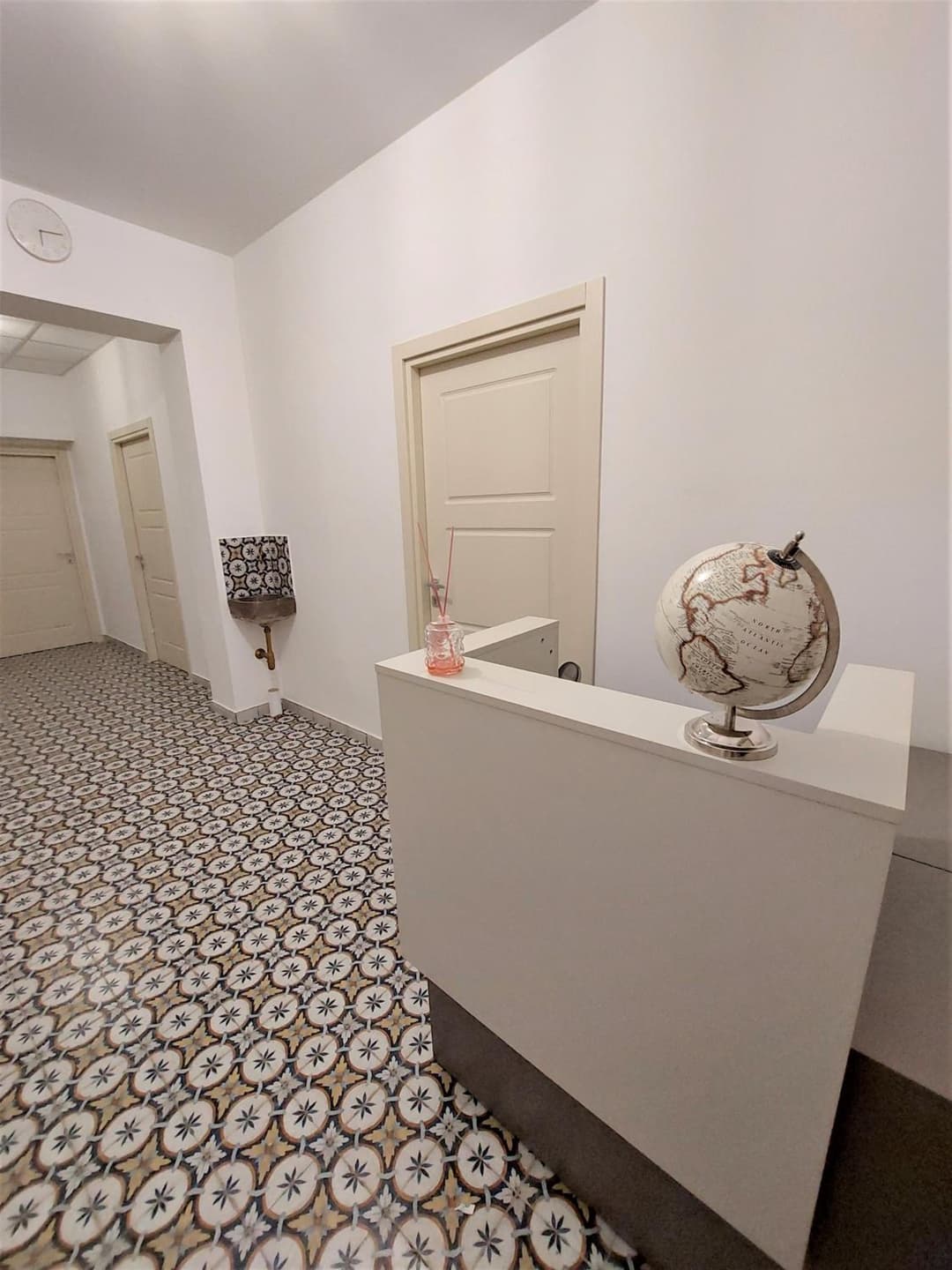 Leone Apartments — photo 1 of 1