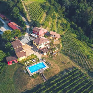 Family Cottage nelle Langhe - Piscina con Vista Vigneti per Famiglie