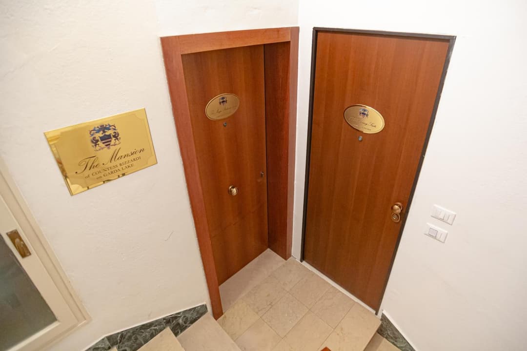 The Mansion of Countess Rizzardi on Garda Lake — photo 1 of 38