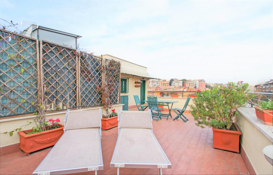 In the Clouds over Trastevere, penthouse studio — photo 1 of 1