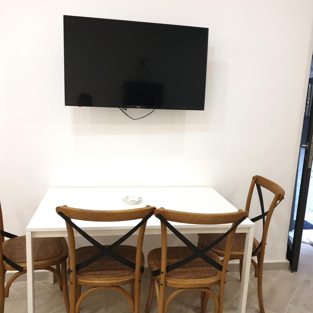 ART FLAT — photo 1 of 1