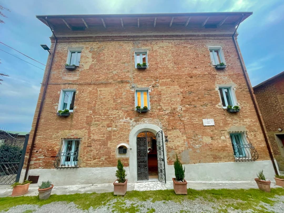 Villa Gioiella Sleeps 13 Near Cortona & Montepulciano — photo 1 of 1