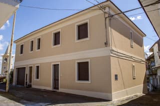 House Etna View