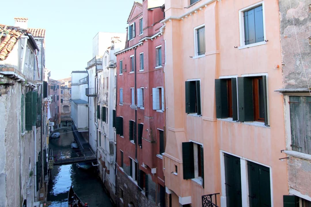 City Apartments Corner Canal View — photo 1 of 1