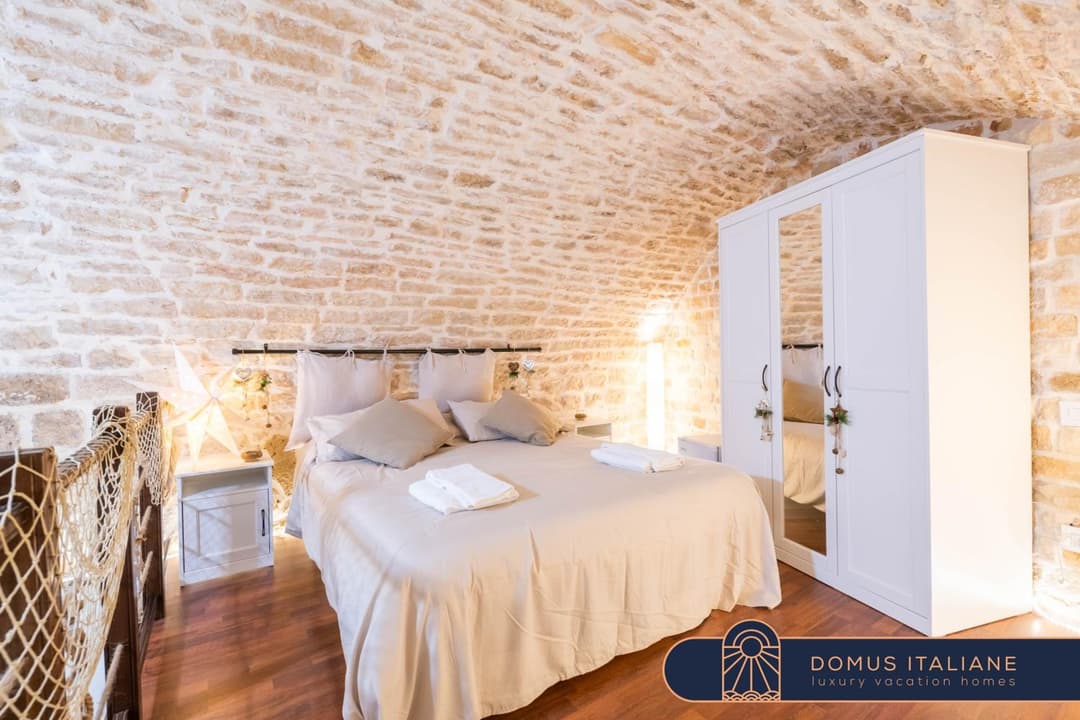 Sea front historic house in the heart of old town, inside torrione aragonese — photo 1 of 1