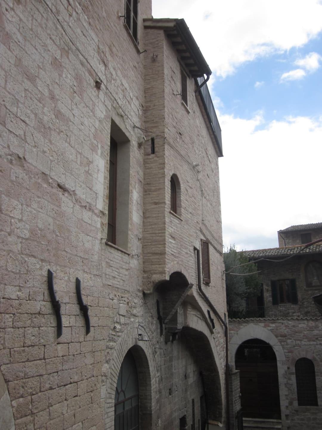 Helios Assisi — photo 1 of 1