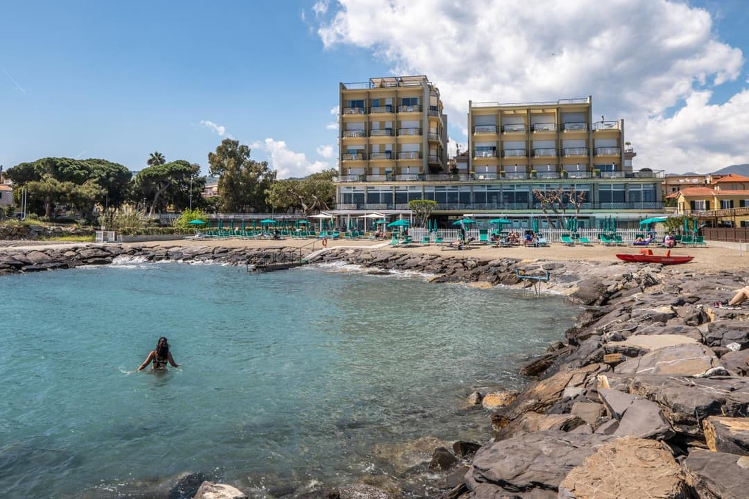 Hotel Bellevue Et Mediterranée — photo 1 of 1