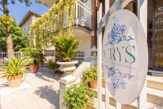 CRYS: Apartments, Holiday, Business, Blu