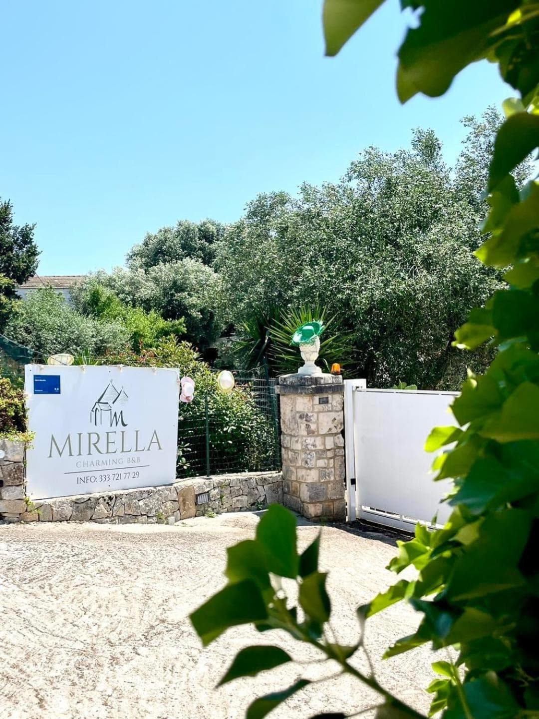Mirella Charming — photo 1 of 1