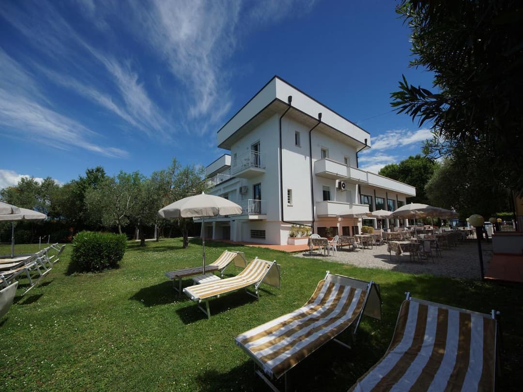 Hotel Saviola — photo 1 of 85