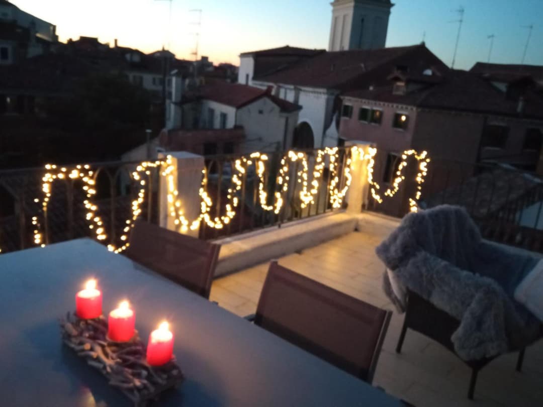 VENICE HOLIDAY TERRACE — photo 1 of 37
