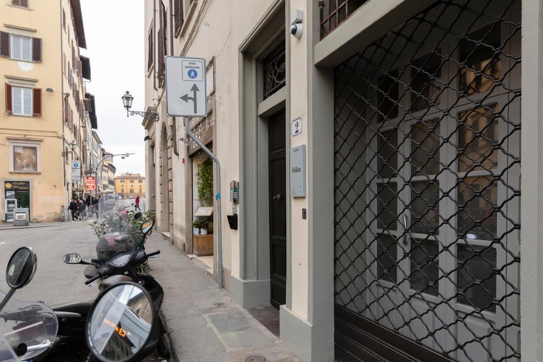 Numa Florence Felice — photo 1 of 1