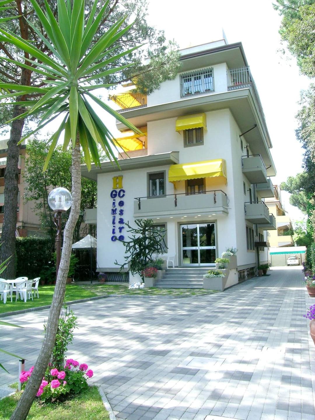 Hotel Giulio Cesare — photo 1 of 44