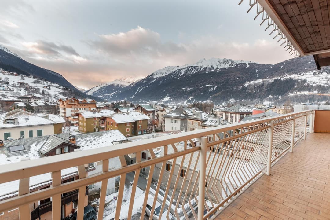 Centre of Old Town, Fully Renovated, Amazing Views & Car Park — photo 1 of 17
