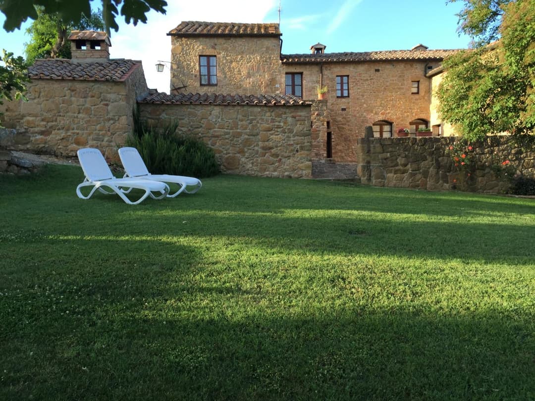Villa Fonte all'Oppio con area piscina recintata — photo 1 of 1
