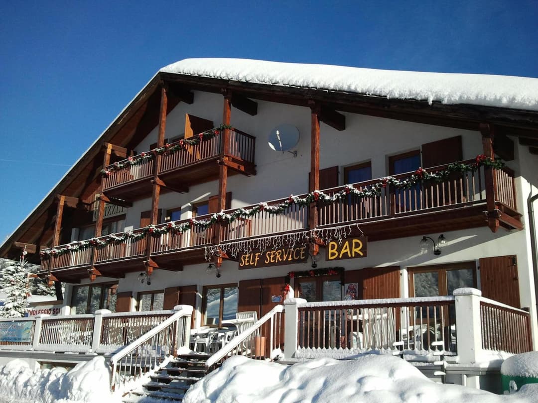 Hotel Grizzly "Ski-in Ski-out" — photo 1 of 39