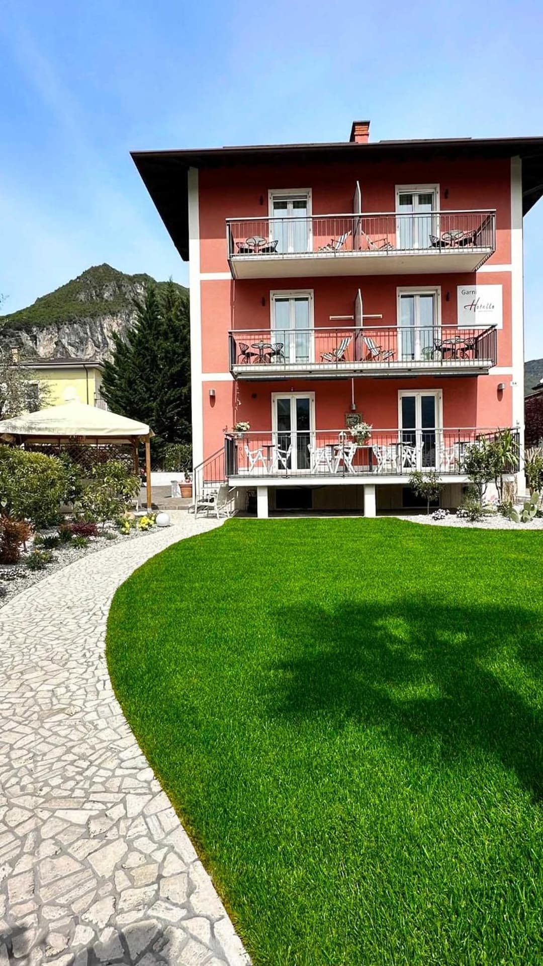 SK Active hotel - ex Garni Hotello — photo 1 of 51