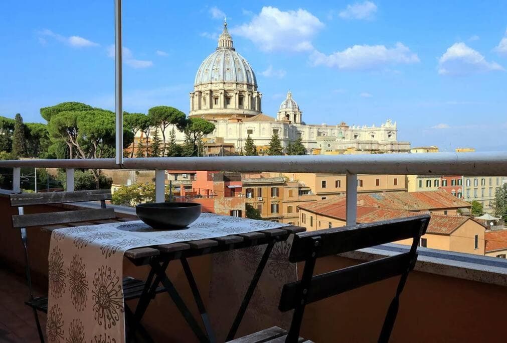 Saint Peter's Bright Apartment | Romeloft — photo 1 of 1