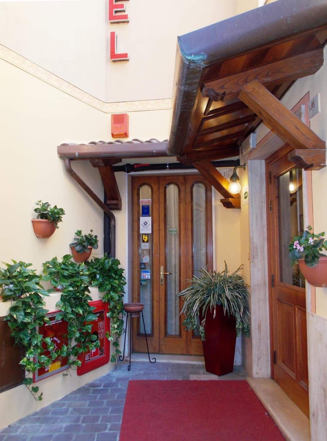 Hotel Signa — photo 1 of 113
