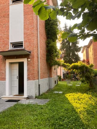 ROSSENA HOME tranquillo appartamento, con giardino, vicino al centro ed all'Ospedale Santa Maria Nuova SMN