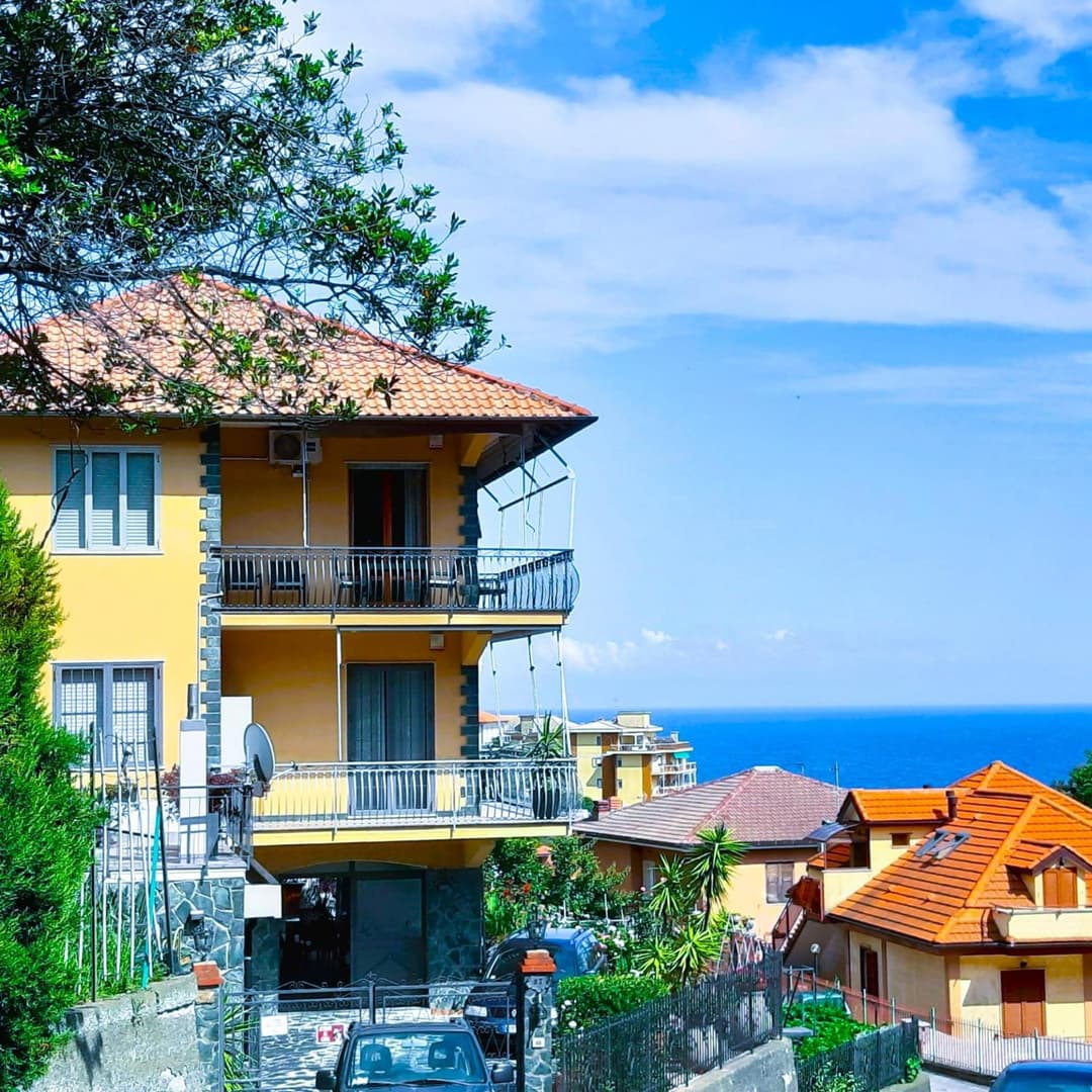 Vista mare tra gli ulivi — photo 1 of 32