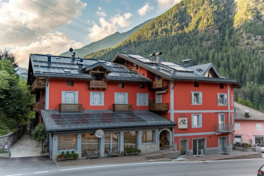 Hotel Garnì Zanella — photo 1 of 64