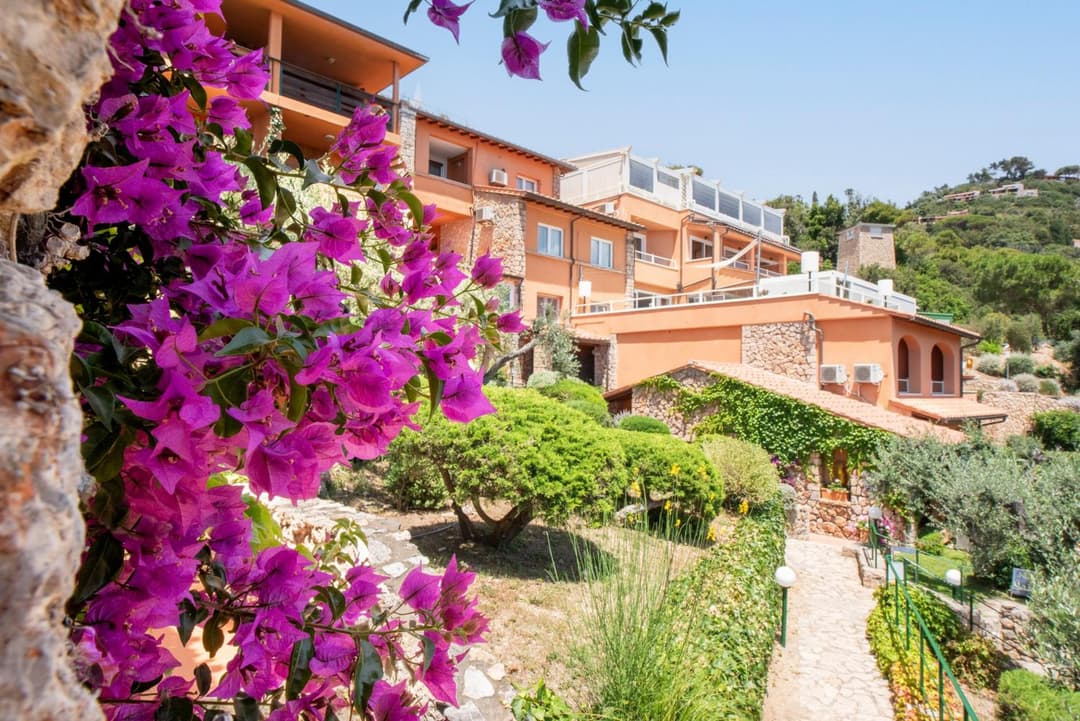 Boutique Hotel Torre Di Cala Piccola — photo 1 of 252
