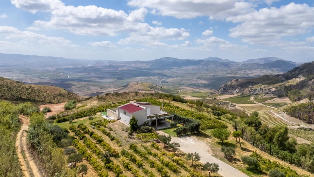 Villa Bonifato alloggo a uso turistico vista sulle campagne e sul mare siciliano — photo 1 of 1