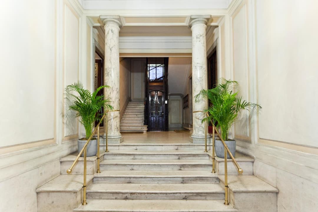 Vanity Navona — photo 1 of 1