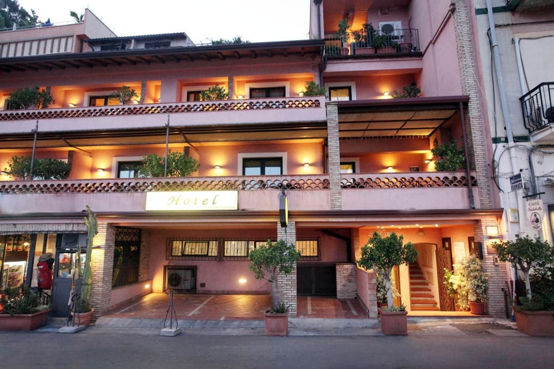 Mendolia Beach Hotel — photo 1 of 1