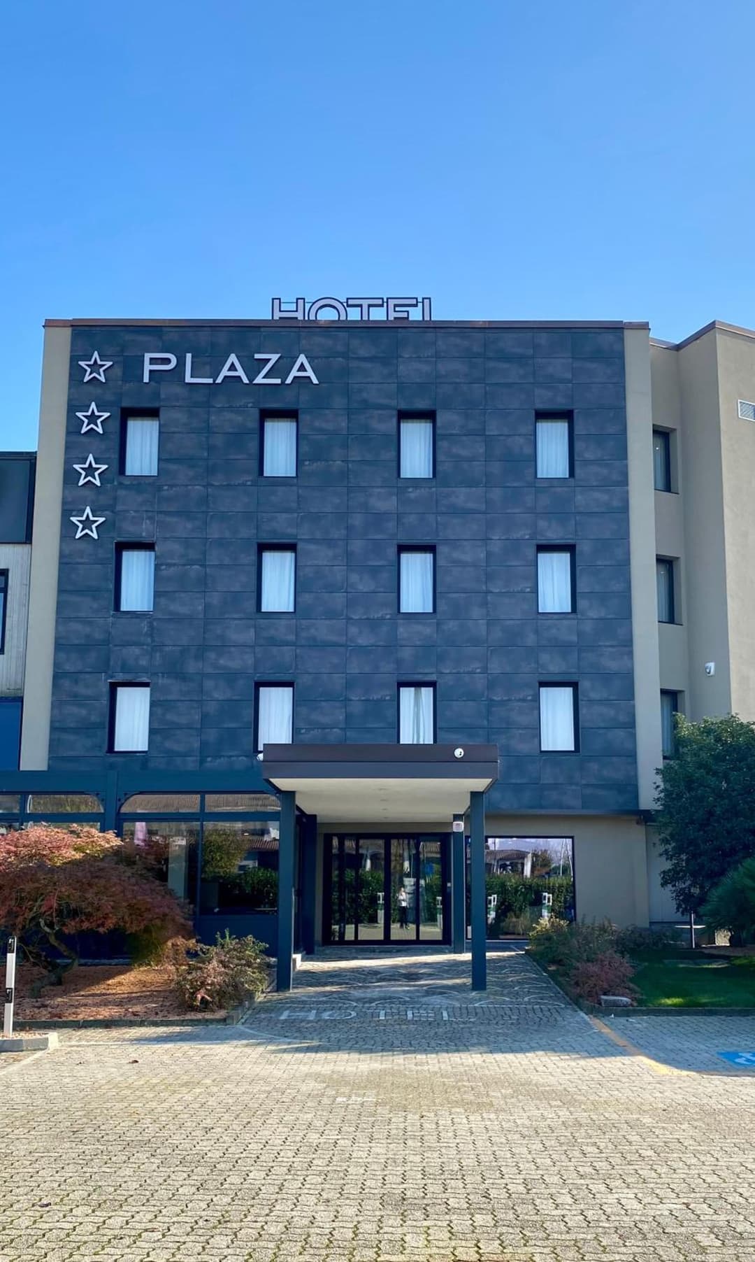 Hotel Plaza — photo 1 of 1